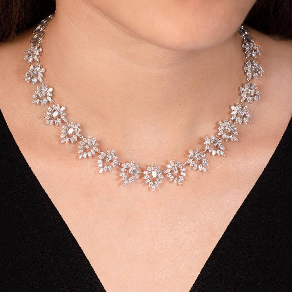 18K White Gold Diamond Necklace - 11ct VVS-EF