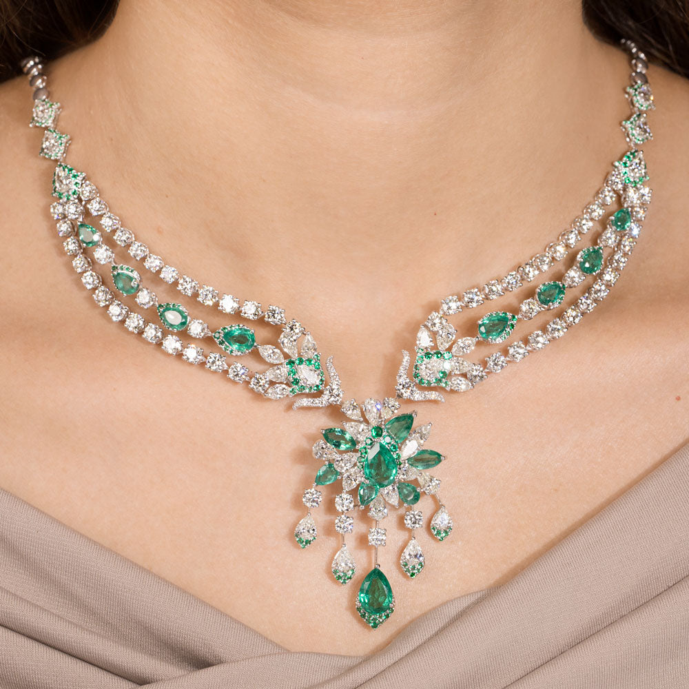 18K White Gold Diamond Necklace - 24.98ct VVS-VS-HI with Colour Stones