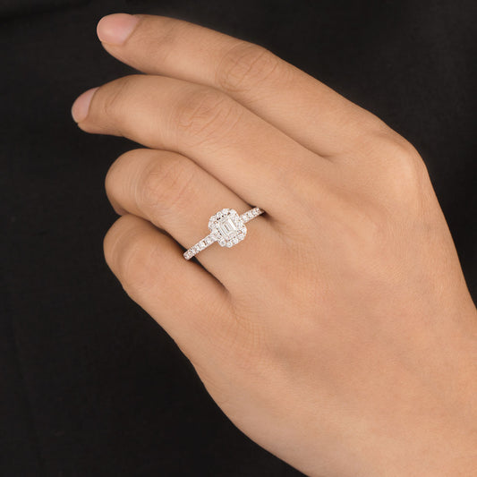 18K White Gold Diamond Ring - 0.892ct VS-SI-GH