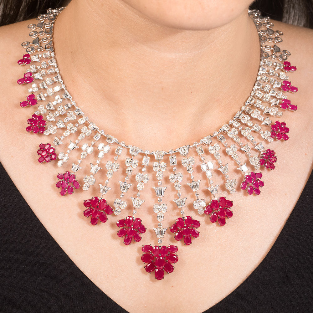 18K White Gold Diamond Necklace - 34.58ct VVS-VS-HI with Colour Stones