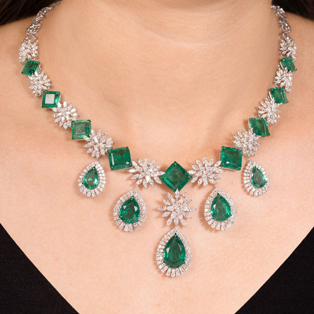 18K White Gold Diamond Necklace - 11.1ct VVS-VS-FG with Colour Stones