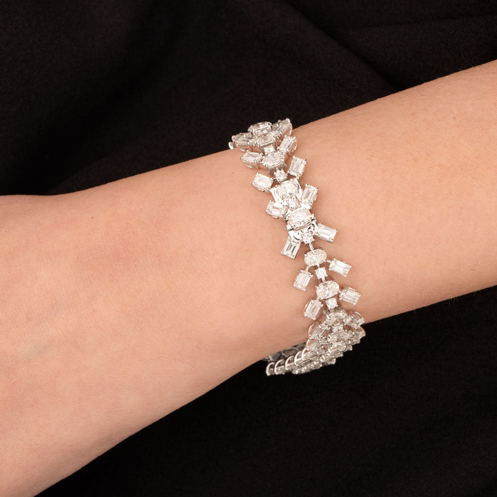 18K White Gold Diamond Bracelet - 21.897ct VVS-VS-HI with Colour Stones
