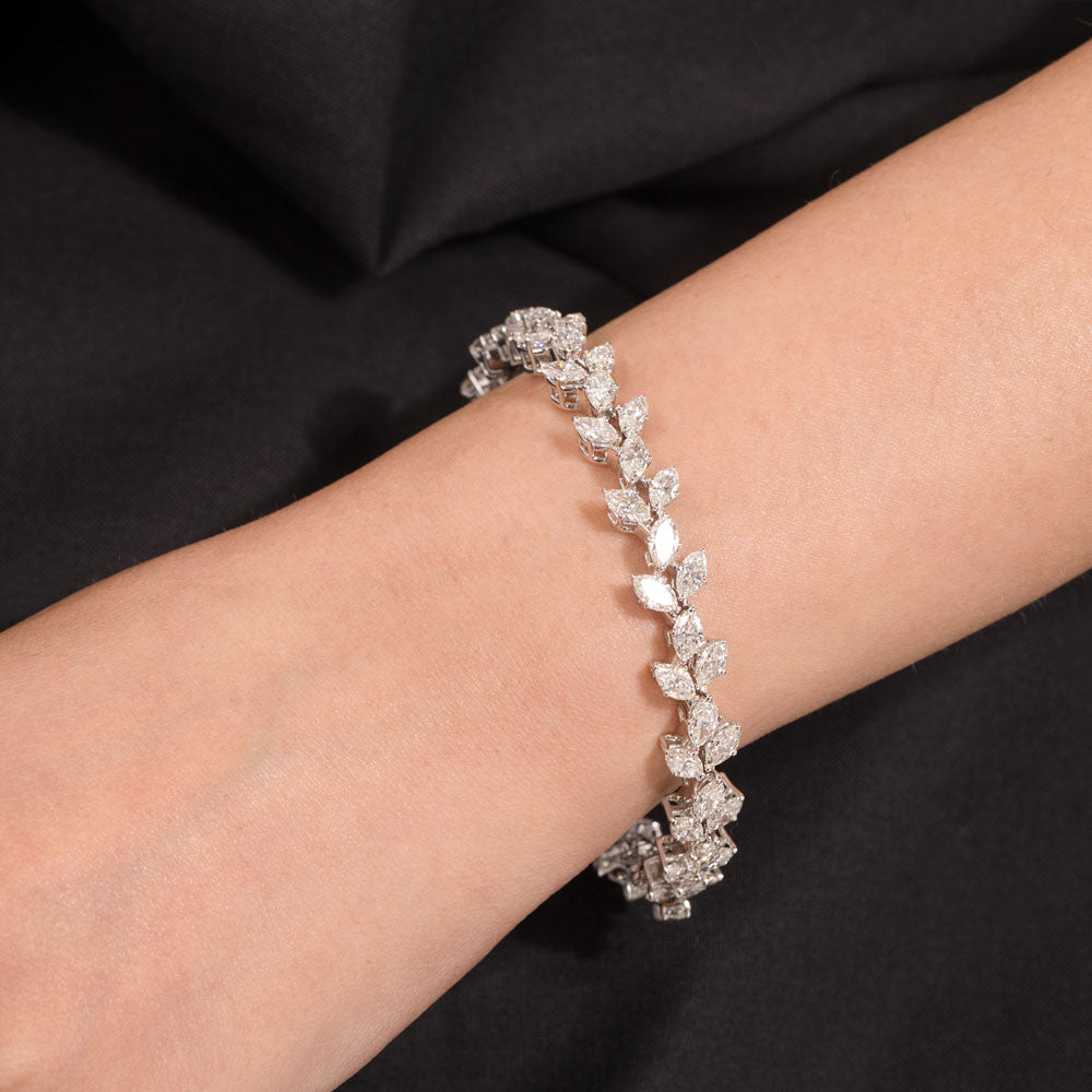 18K White Gold Diamond Bangle - 13.61ct VVS-VS-GH