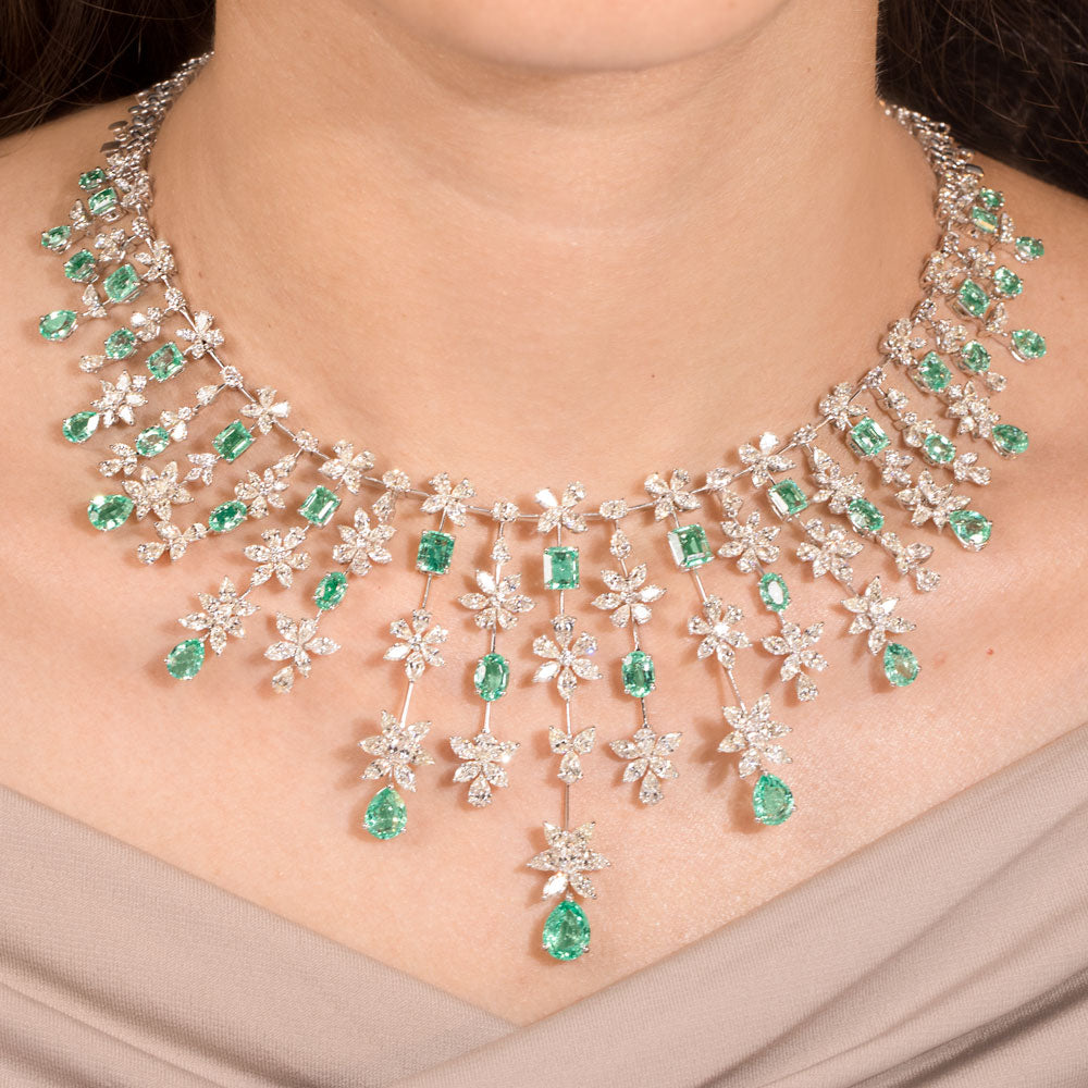 18K White Gold Diamond Necklace - 23.909ct VVS-VS-IJ with Colour Stones
