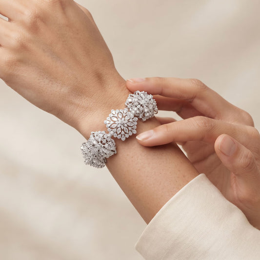 14K White Gold Diamond Bangle - 18.23ct VS-SI-FG