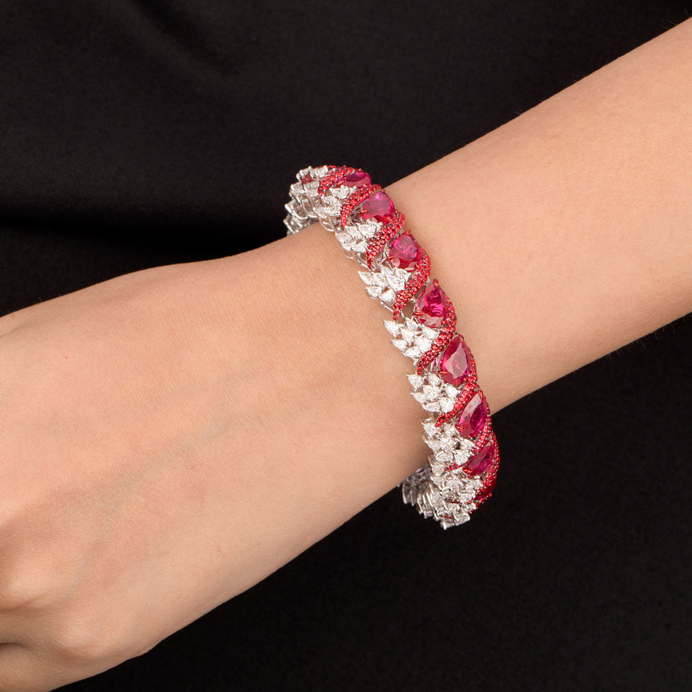 18K White Gold Diamond Bangle - 15.842ct VVS-VS-FG with Colour Stones