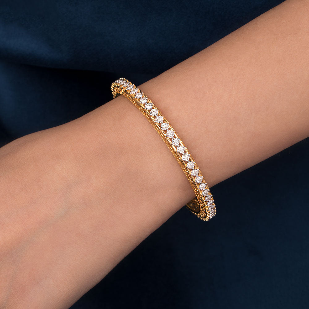 18K Yellow Gold Diamond Bangle - 3.973ct VVS-VS-HI