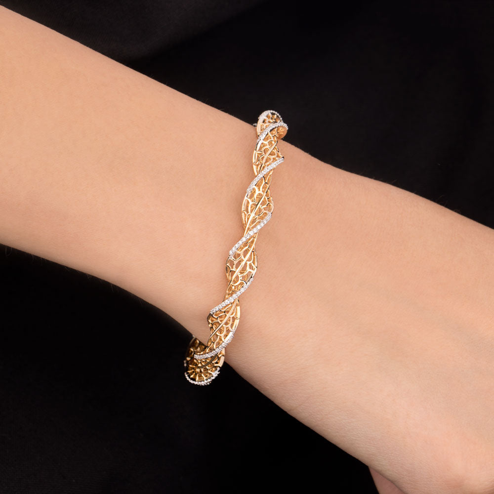 18K Yellow Gold Diamond Bangle - 0.569ct VVS-EF
