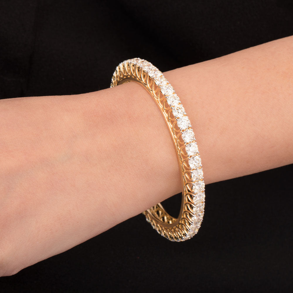 18K Yellow Gold Diamond Bangle - 46.3ct VVS-VS-GH