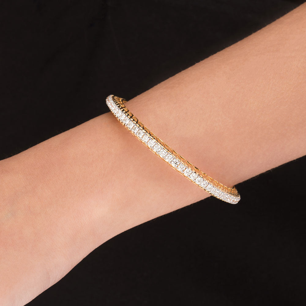 18K Yellow Gold Diamond Bangle - 16.35ct VVS-VS-GH