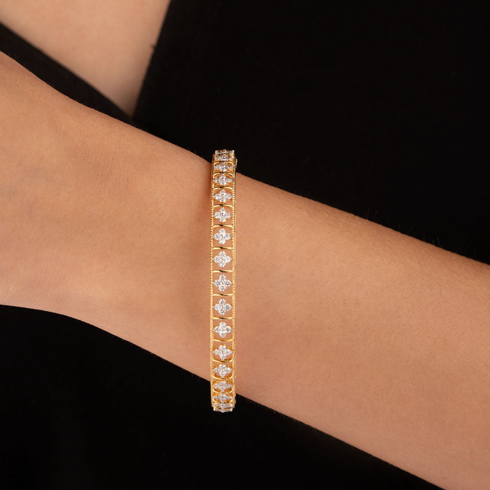 18K Yellow Gold Diamond Bangle - 2.595ct VVS-VS-GH