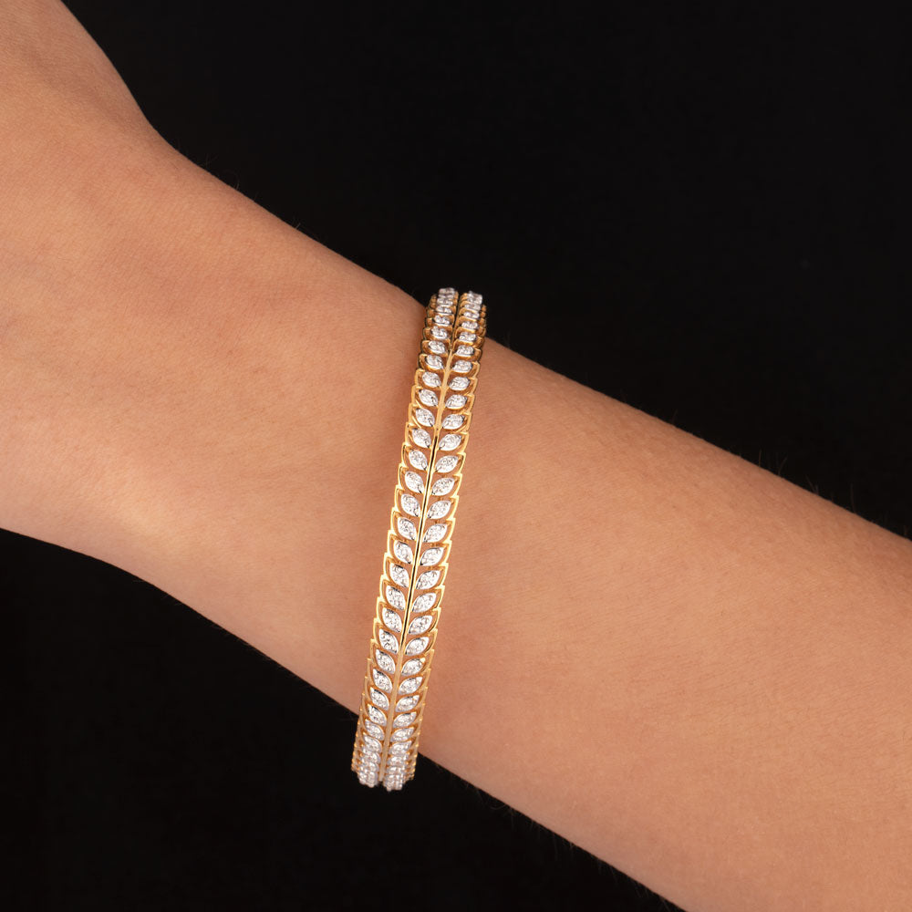 18K Yellow Gold Diamond Bangle - 2.997ct VVS-VS-FG