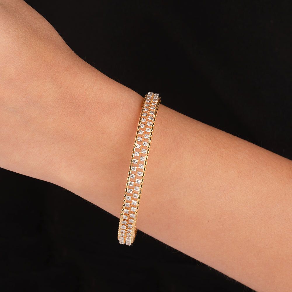 18K Yellow Gold Diamond Bangle - 7.392ct VVS-VS-GH