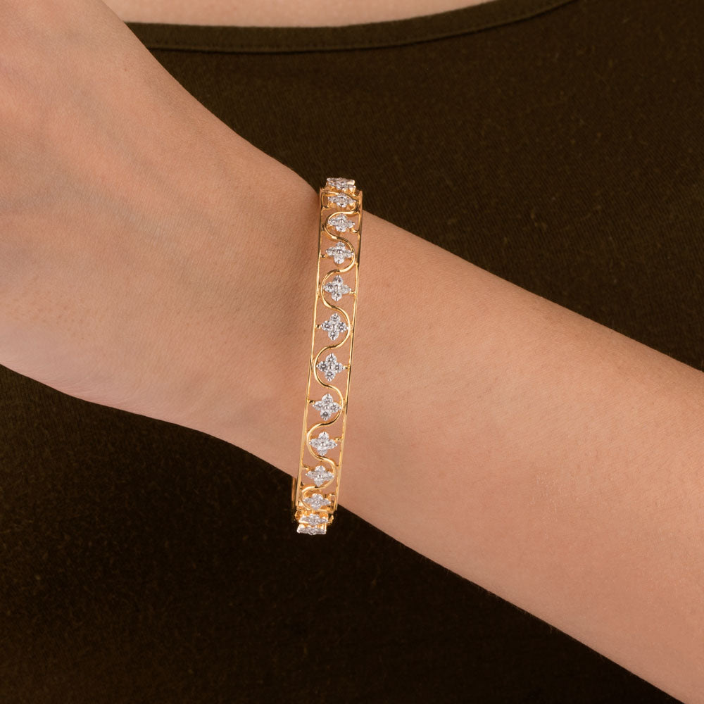 18K Yellow Gold Diamond Bangle - 2.246ct VS-EF