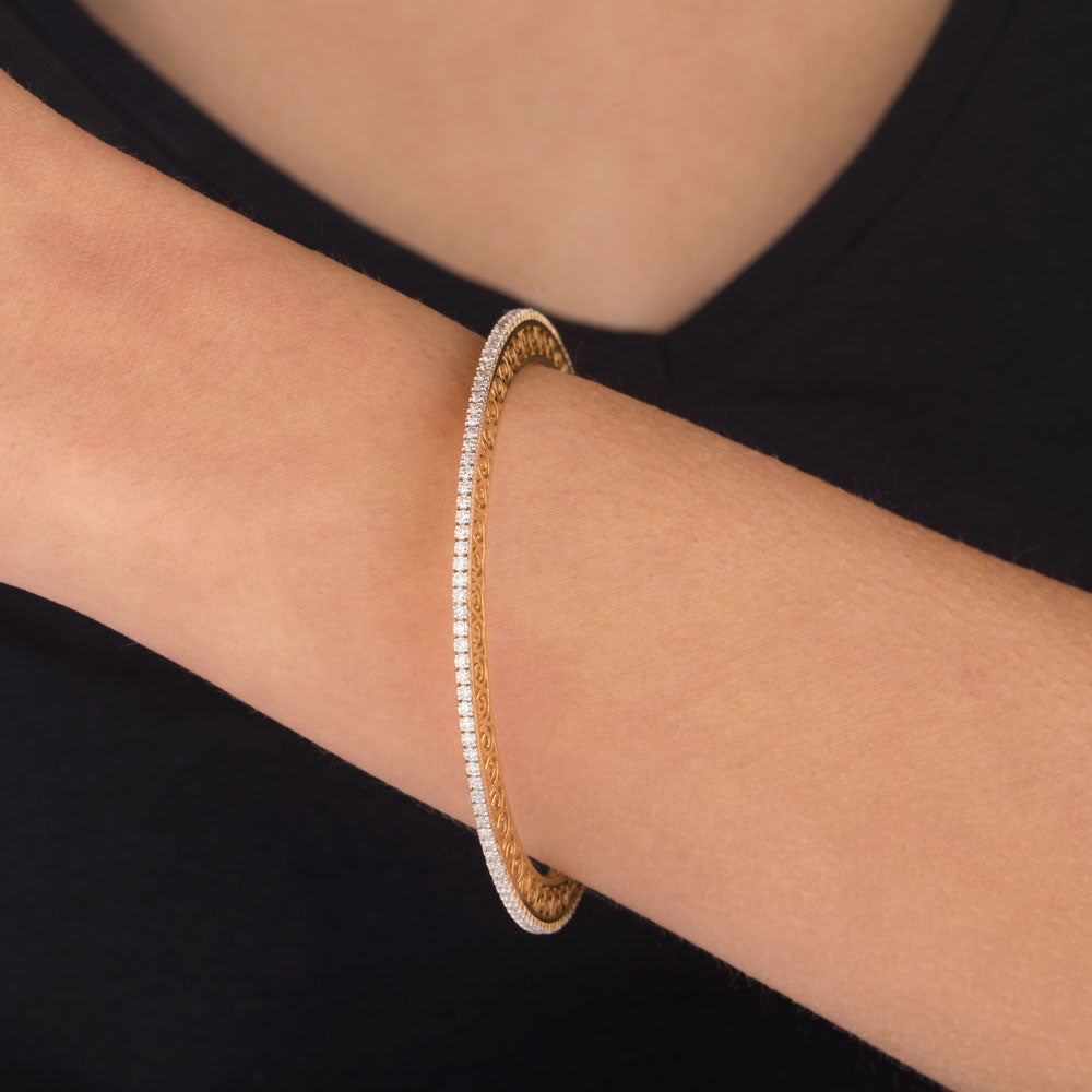 18K Yellow Gold Diamond Bangle - 2.277ct VVS-VS-GH