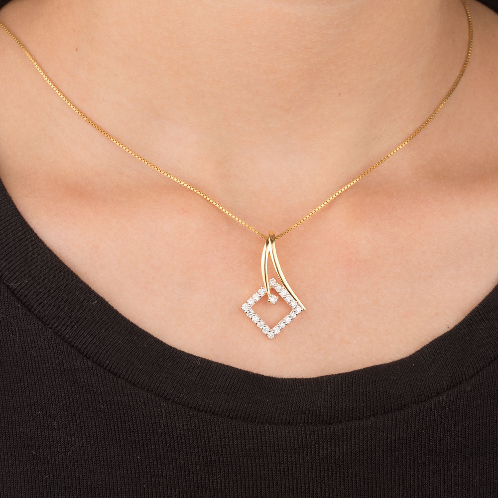 18K Yellow Gold Diamond Pendant - 0.521ct VS-SI-GH