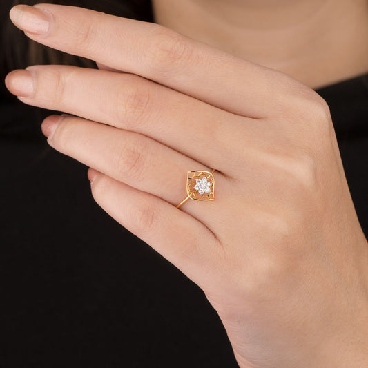 18K Yellow Gold Diamond Ring - 0.095ct VVS-VS-EF