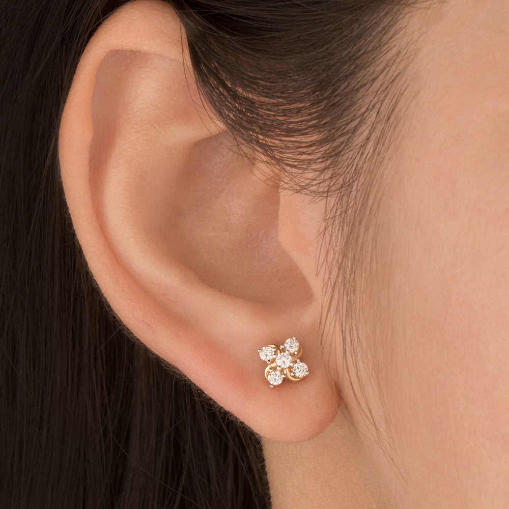 18K Yellow Gold Diamond Earrings - 0.33ct VVS-VS-IJ