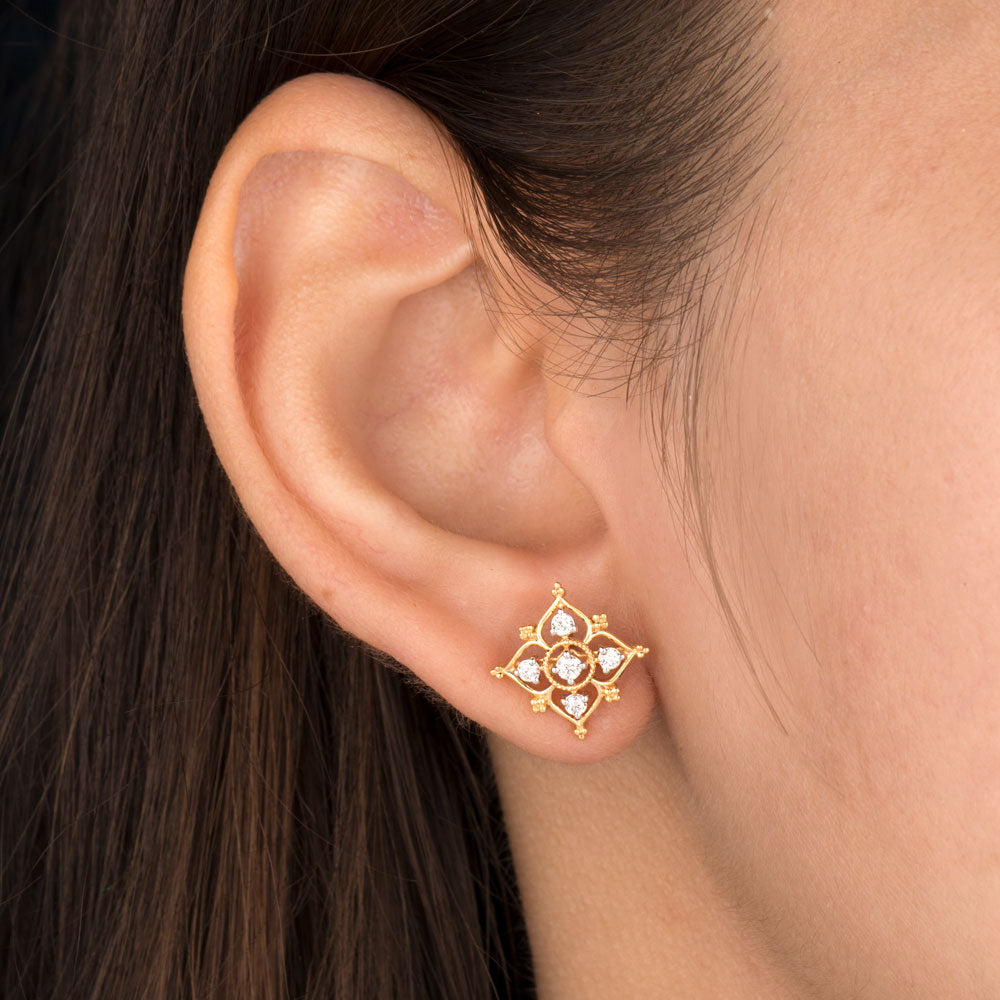 18K Yellow Gold Diamond Earrings - 0.24ct VS-GH
