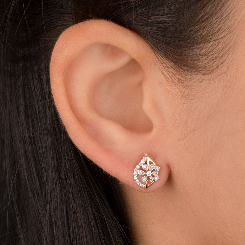 18K Yellow Gold Diamond Earrings - 0.21ct VVS-VS-IJ