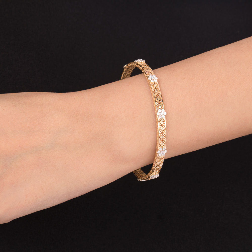 18K Yellow Gold Diamond Bangle - 1.199ct VVS-VS-EF