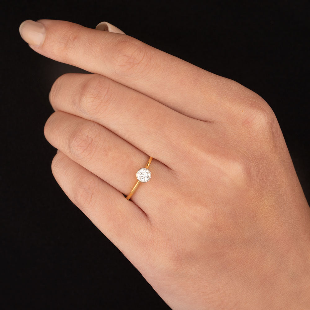 18K White Gold Diamond Ring - 0.26ct VS-JK