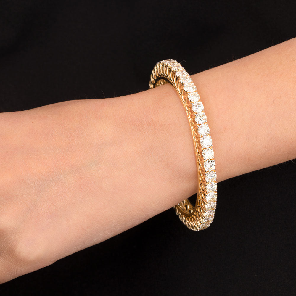 18K Yellow Gold Diamond Bangle - 23.4ct VVS-VS-JK