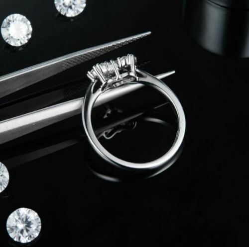 0.30Ct Round Cut Dimond Cluster 925 Sterling Silver Engagement Ring