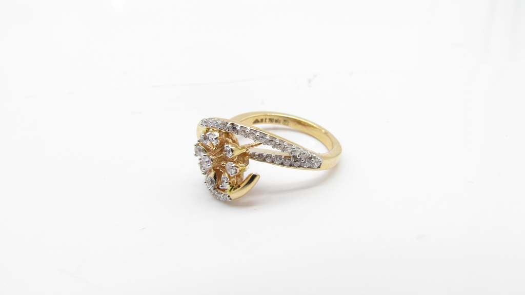 Stylish flower design gold ring