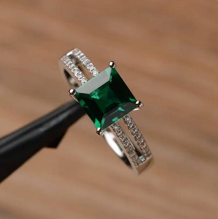 2.25 Ct Princess Cut Green Emerald 925 Sterling Silver Split Shank Engagement Ring