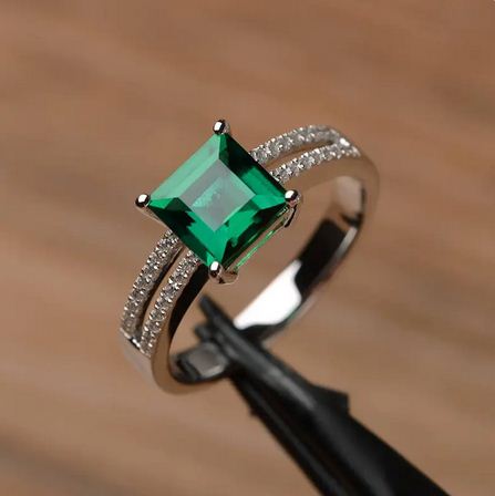 2.25 Ct Princess Cut Green Emerald 925 Sterling Silver Split Shank Engagement Ring