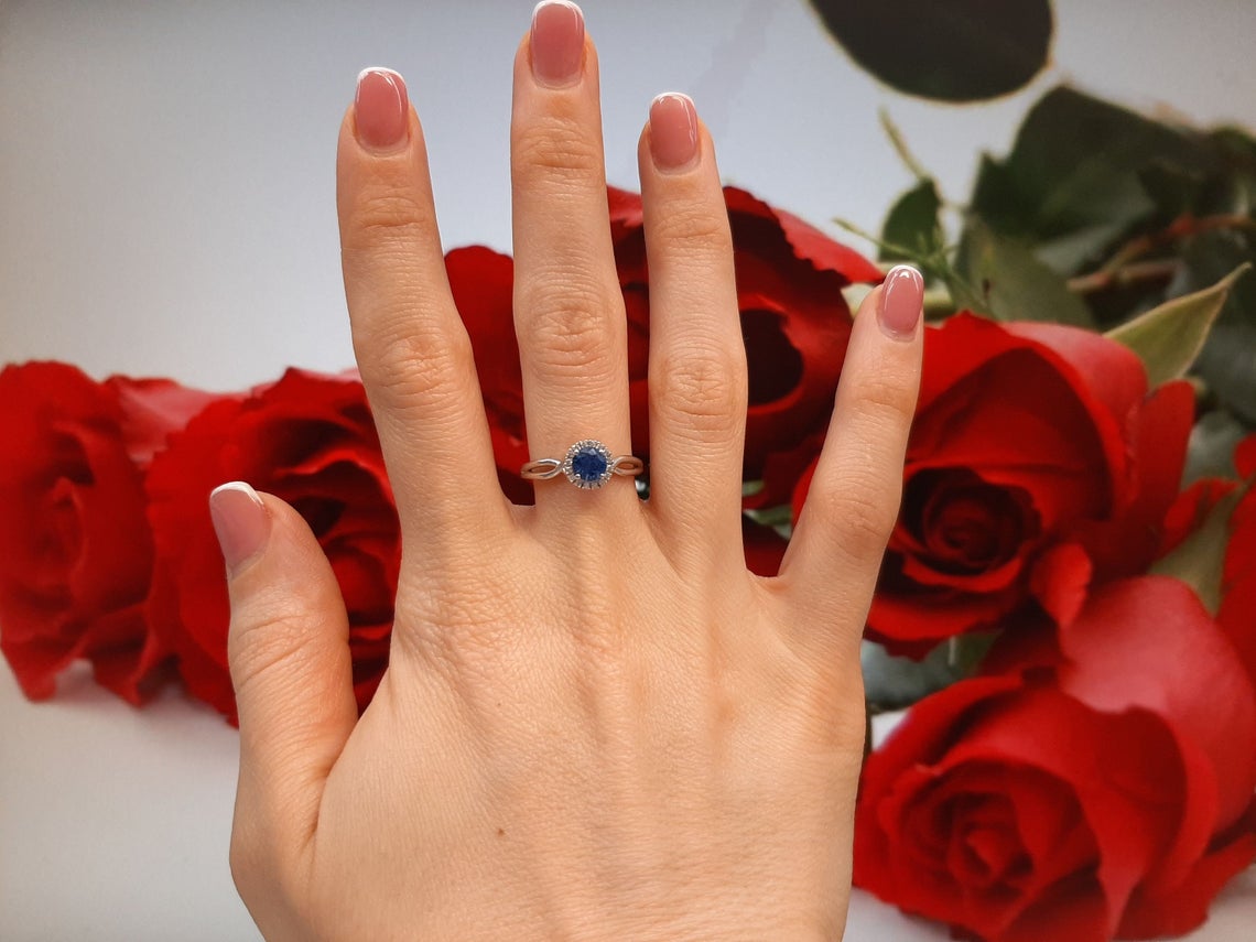 1 CT Round Cut Blue sapphire Diamond 925 Sterling Silver Halo Engagement Ring