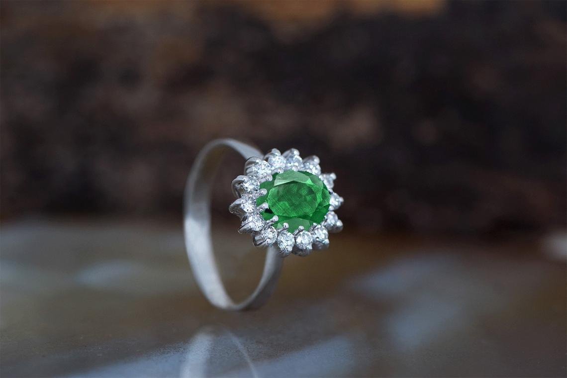 1 CT 925 Sterling Silver Green Emerald Oval Cut Diamond Women Halo Engagement Ring