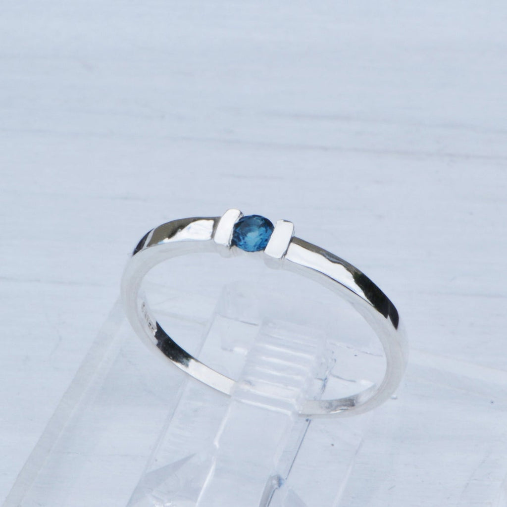 0.15 CT 925 Sterling Silver Blue Topaz Round Cut Solitaire Band Ring Gift For Her