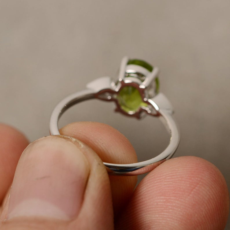 1.20 Ct Oval Cut Peridot Solitaire W/Accents Promise Ring In 925 Sterling Silver