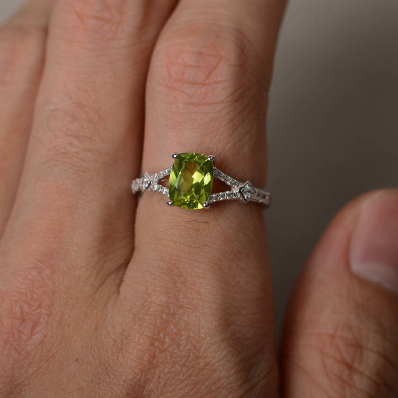 2.25 Ct Cushion Cut Peridot 925 Sterling Silver Solitaire W/Accents Anniversary Gift Ring - atjewels.in