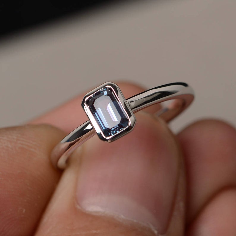 1.00 Ct Emerald Cut Alexandrite Solitaire June Birthstone Ring In 925 Sterling Silver - atjewels.in