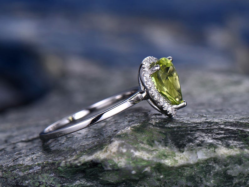 1.50 Ct Pear Cut Green Peridot 925 Sterling Silver Halo Anniversary Gift Ring For Her