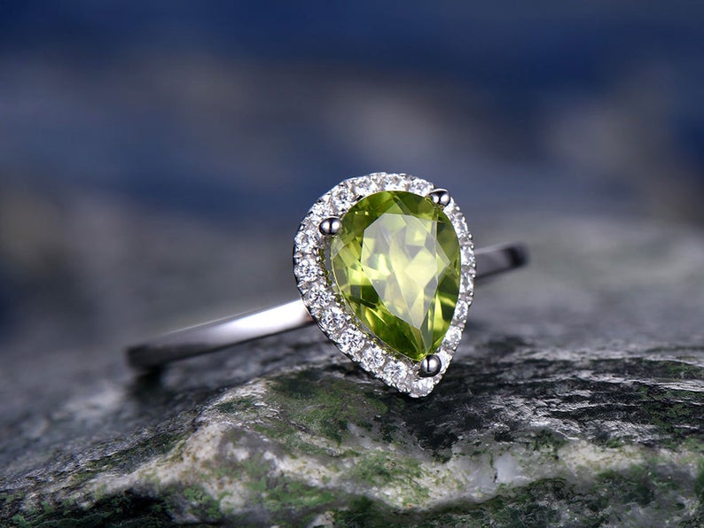 1.50 Ct Pear Cut Green Peridot 925 Sterling Silver Halo Anniversary Gift Ring For Her