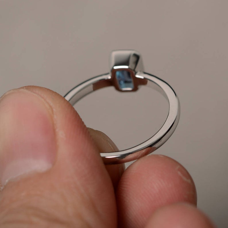 1.00 Ct Emerald Cut Alexandrite Solitaire June Birthstone Ring In 925 Sterling Silver - atjewels.in