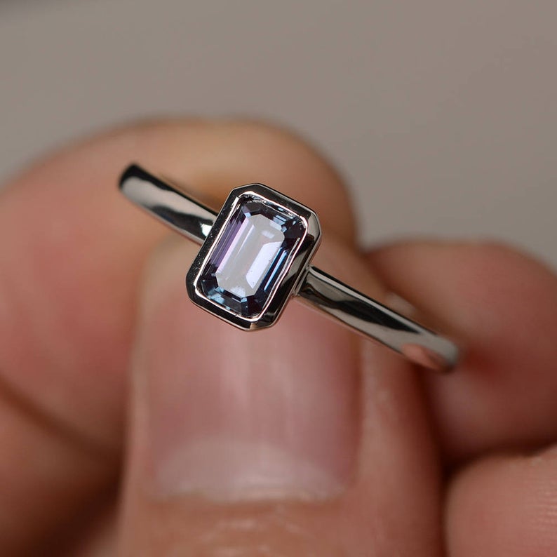 1.00 Ct Emerald Cut Alexandrite Solitaire June Birthstone Ring In 925 Sterling Silver - atjewels.in