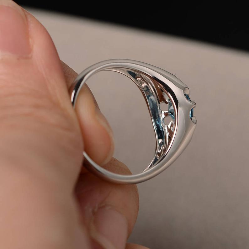 1.00 Ct Round Cut London blue Topaz Unique Floral Style Ring In 925 Sterling Silver