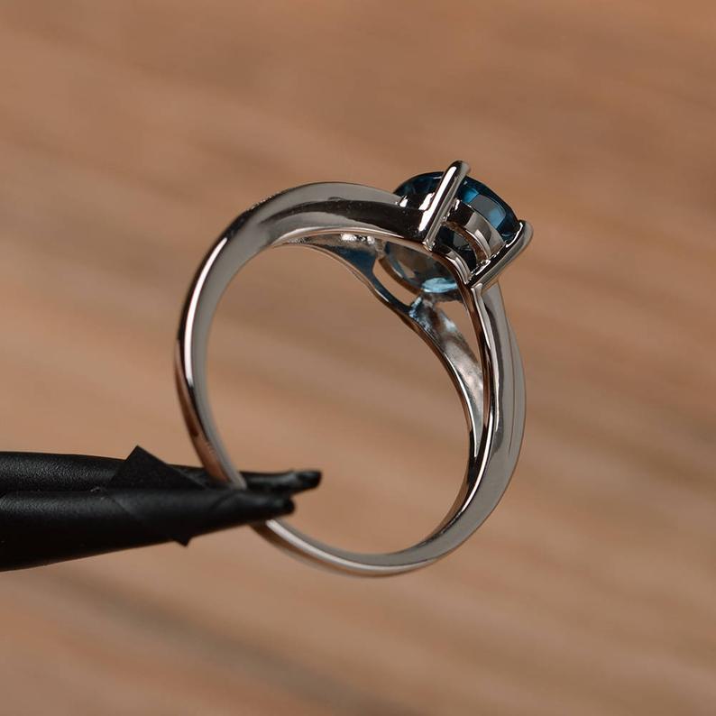 1.50 Ct Oval Cut London Blue Topaz Solitaire W/Accents Engagement Ring In 925 Sterling Silver