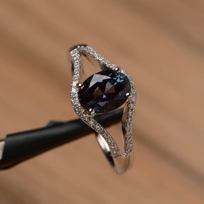 2.30 Ct Oval Cut Oval Cut Alexandrite Split Shank Engagement Ring In 925 Sterling Silver