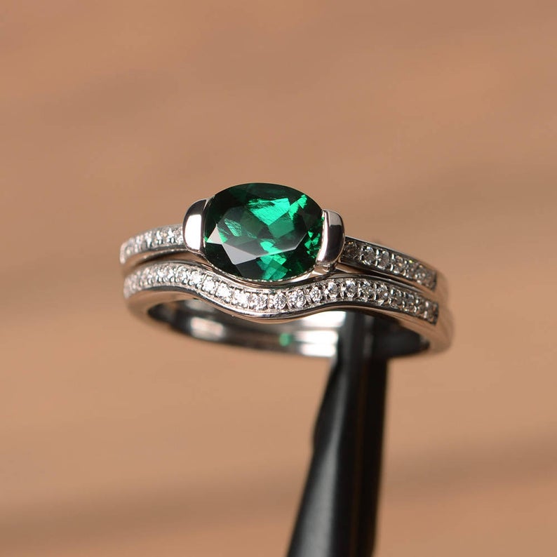 1.75 Ct Oval Cut Green Emerald 925 Sterling Silver Solitaire W/Accents Bridal Wedding Ring Set