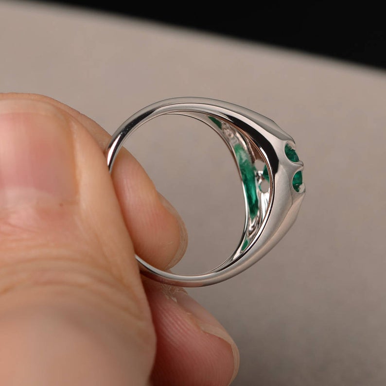 1.00 Ct Round Cut Green Emerald Unique Floral Style Ring In 925 Sterling Silver