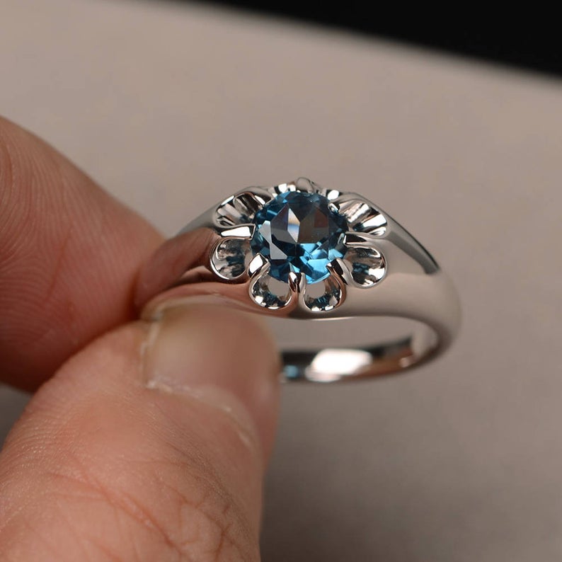 1.00 Ct Round Cut London blue Topaz Unique Floral Style Ring In 925 Sterling Silver