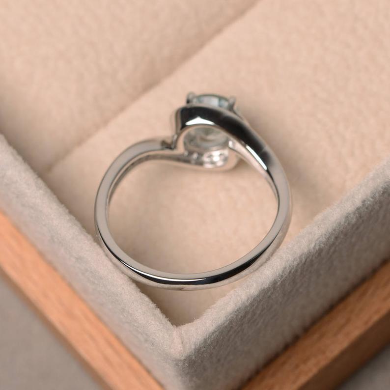 1.25 Ct Round Cut Aquamarine Bypass Anniversary Gift Ring In 925 Sterling Silver - atjewels.in