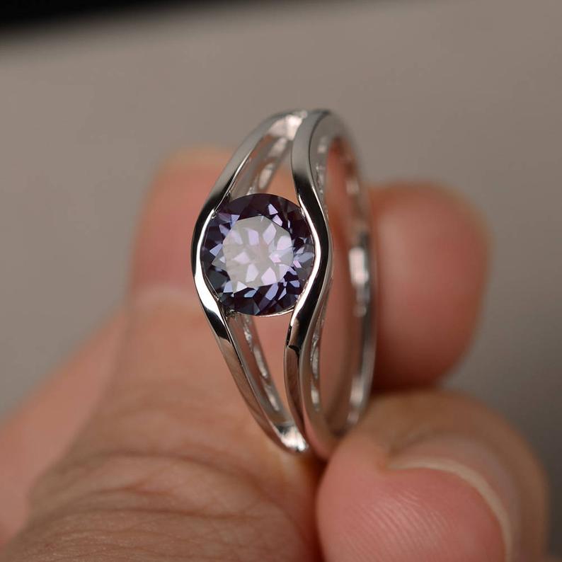 1.00 Ct Round Cut Alexandrite 925 Sterling Silver Split Shank Anniversary Gift Ring - atjewels.in