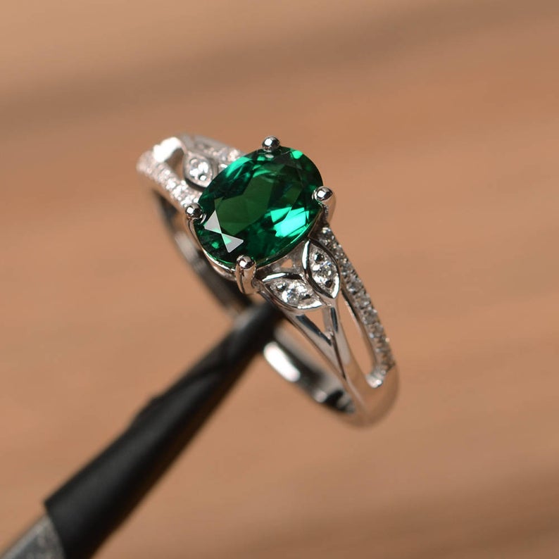 1.70 Ct Oval Cut Green Emerald 925 Sterling Silver Solitaire W/Accents Promise Leaf Ring